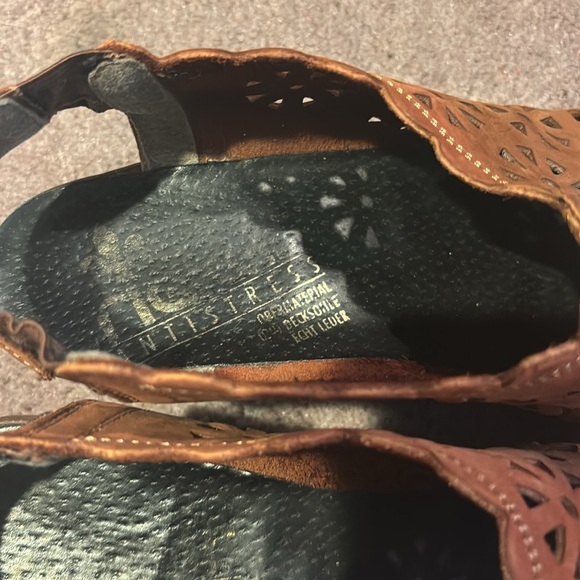 Sandals & Shoes - Picture 8 of 11